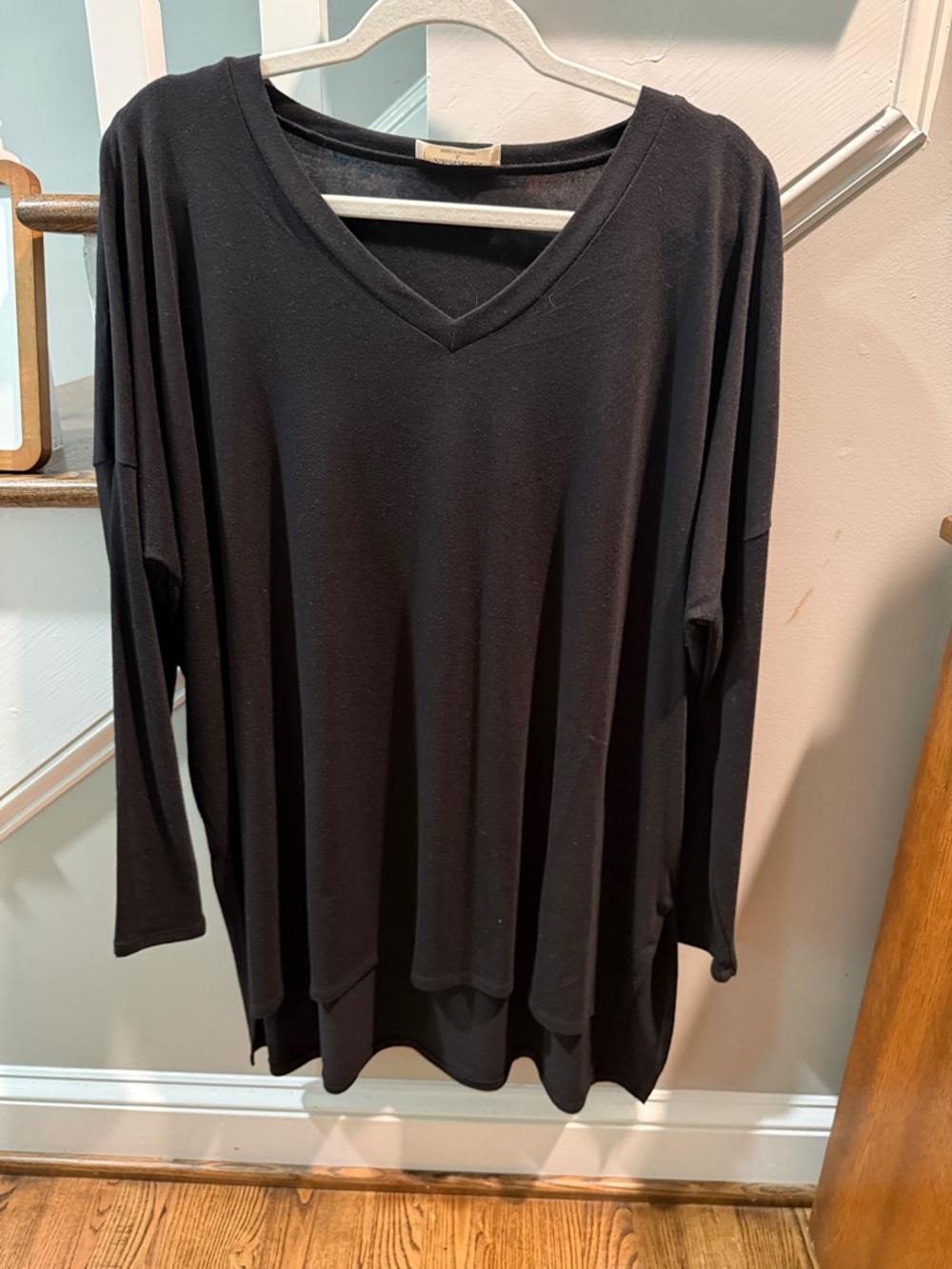 Zenana Outfitters Black V-Neck Long Sleeve Tunic